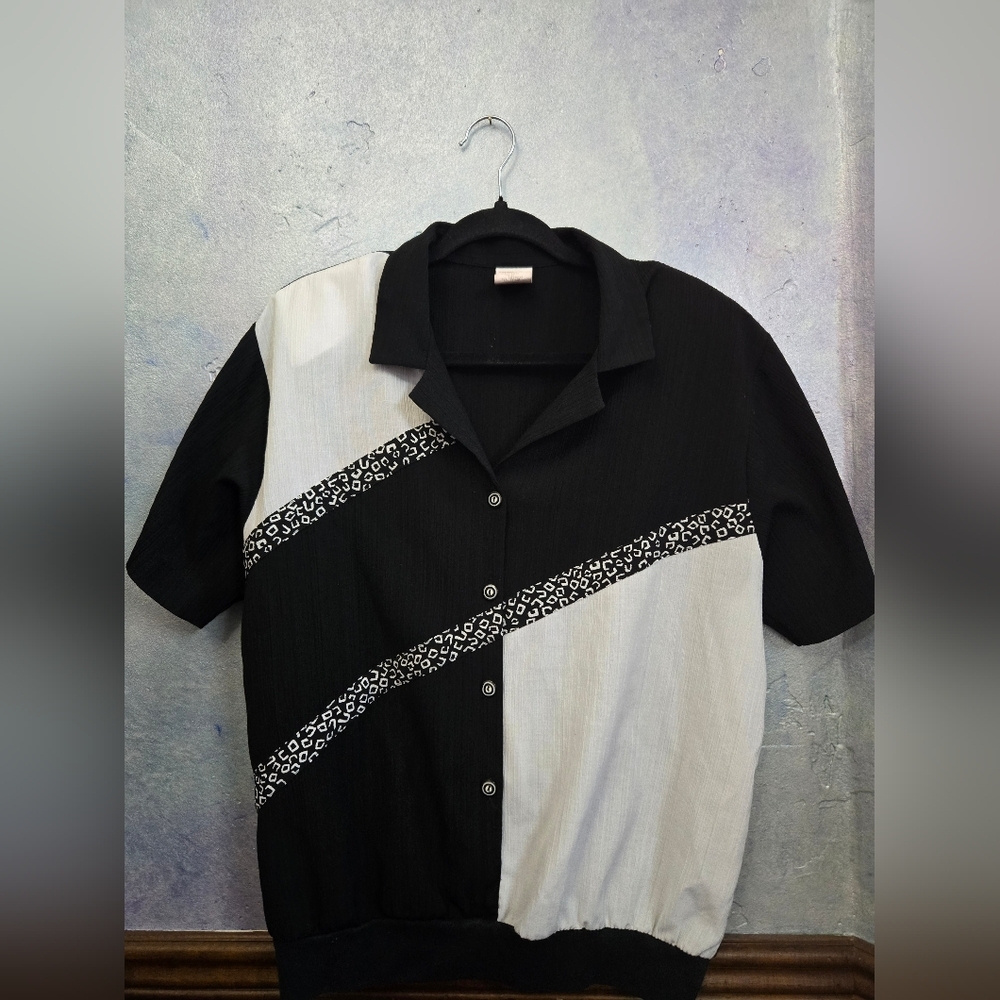 VINTAGE 80s black and white button up blouse